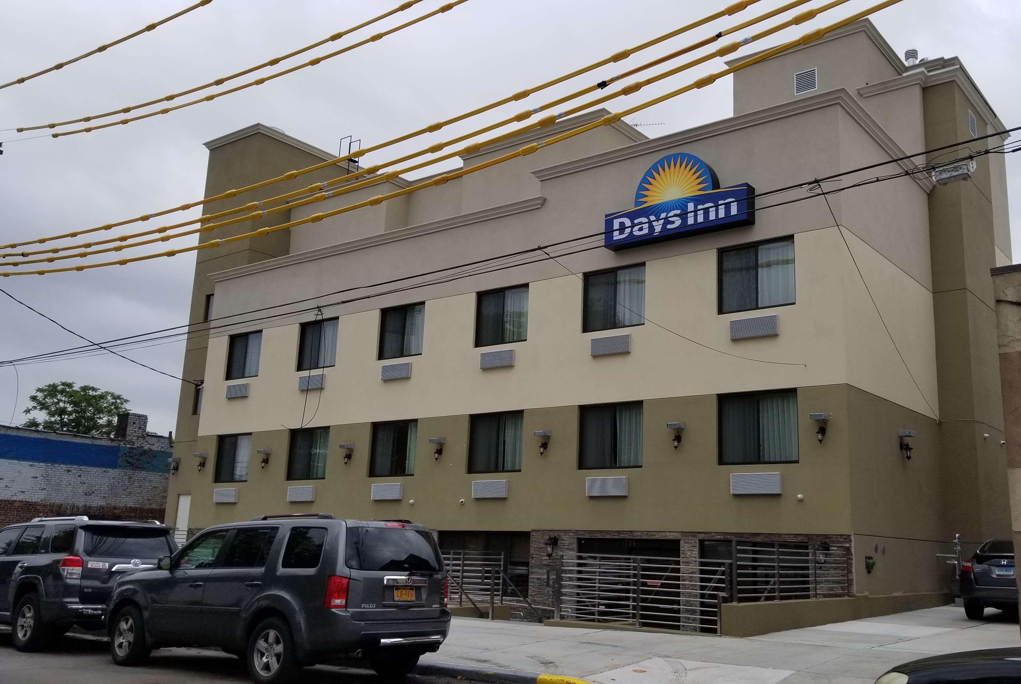 Days Inn By Wyndham Brooklyn Marine Park New York Bagian luar foto